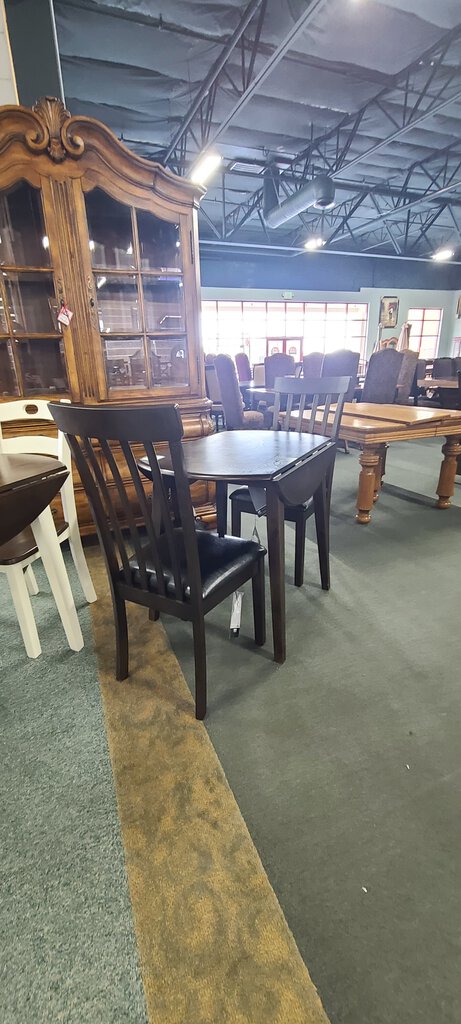 HAMMIS TABLE WITH 2 CHAIRS