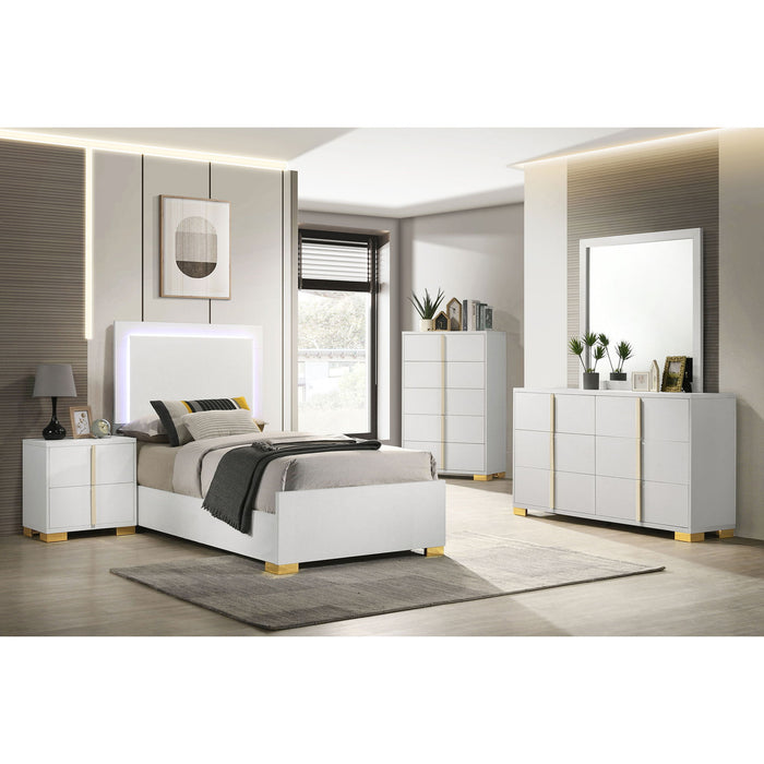 Bedroom Set With Accents