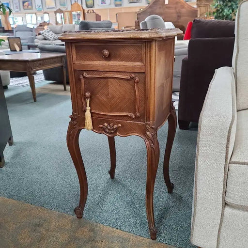 ACCENT TABLE TH Rock's Consign Furniture Reno