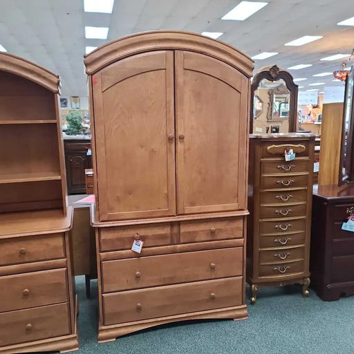ARMOIRE BIH Rock's Consign Furniture Reno