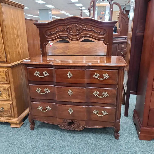 DRESSER + MIRROR BKH Rock's Consign Furniture Reno