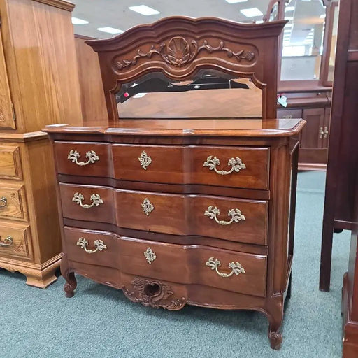 DRESSER + MIRROR BKH Rock's Consign Furniture Reno