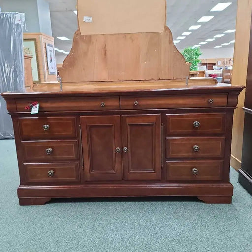 DRESSER WITH MIRROR BLH Rock's Consign Furniture Reno