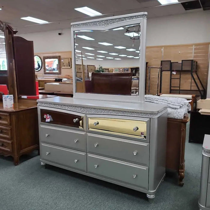 DRESSER WITH MIRROR LCH Rock's Consign Furniture Reno