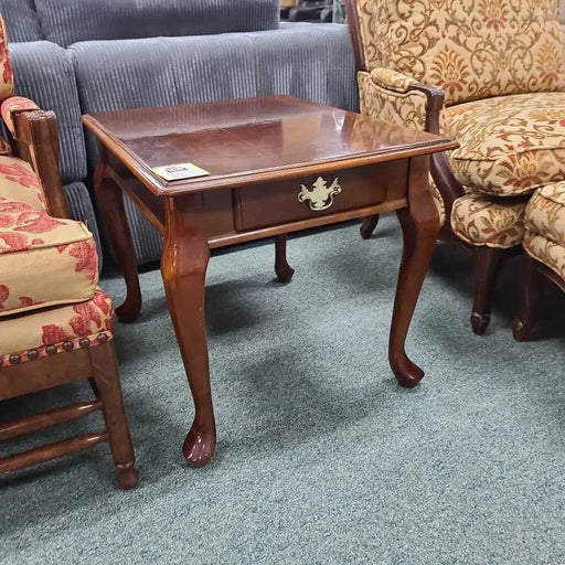 END TABLE BI Rock's Consign Furniture Reno