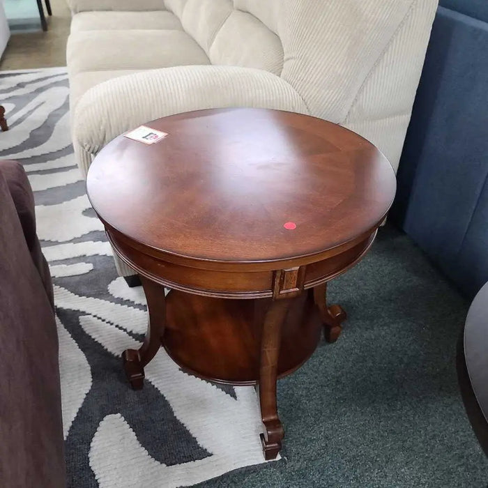 END TABLE CI Rock's Consign Furniture Reno