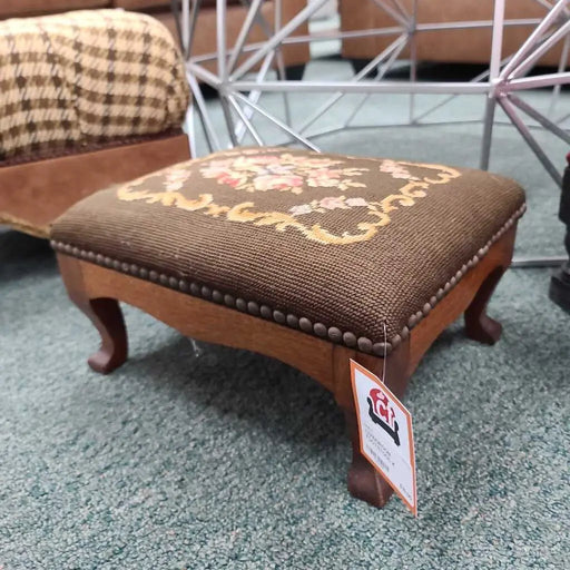 FOOTSTOOL K Rock's Consign Furniture Reno