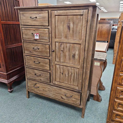 GENTLEMANS CHEST LMH Rock's Consign Furniture Reno