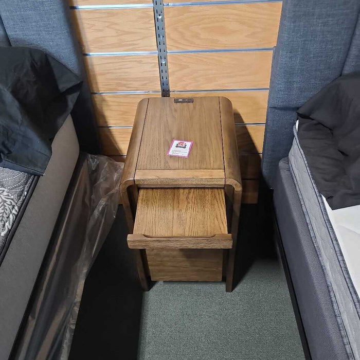 JENSWORTH ACCENT TABLE