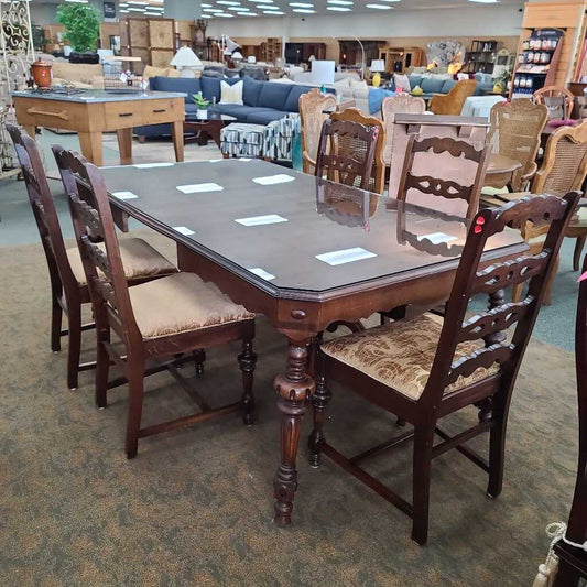 TABLE WITH 5 CHAIRS BTL