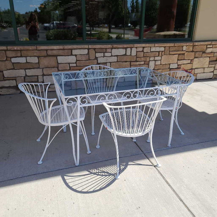 TABLE WITH 4 CHAIRS BKH