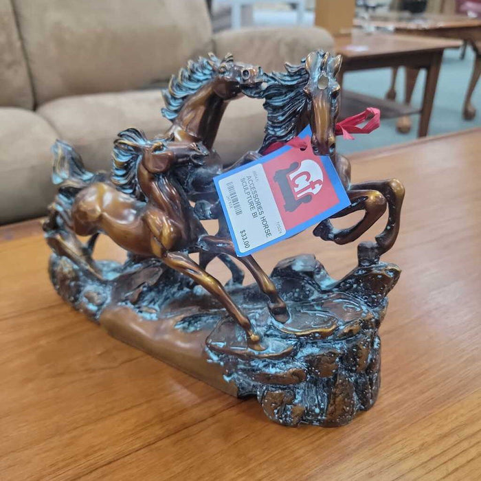 HORSE SCULPTURE BI