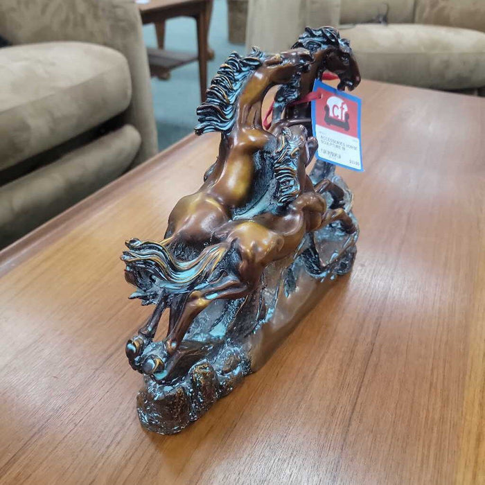 HORSE SCULPTURE BI