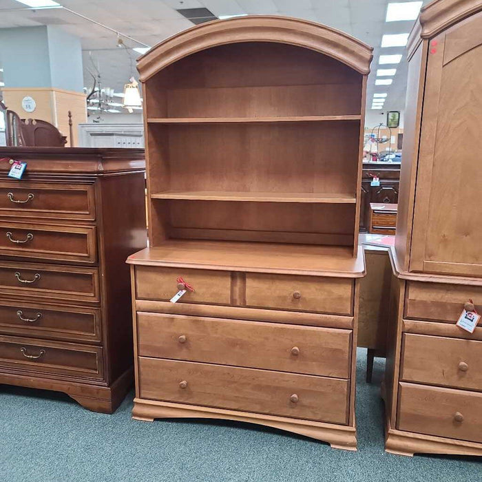 DRESSER + HUTCH BIH