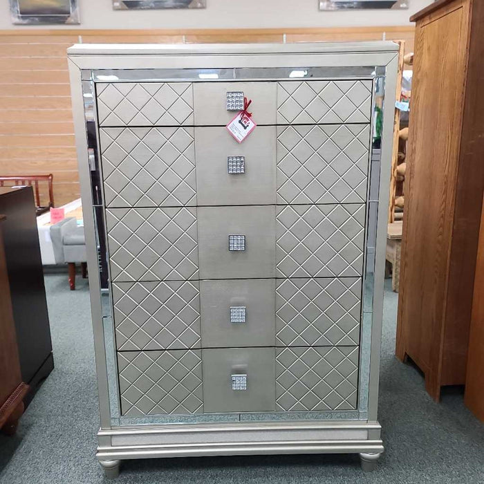 CHEVANNA 5 DRAWER CHEST