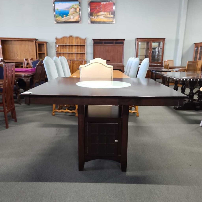 PUB TABLE LCH