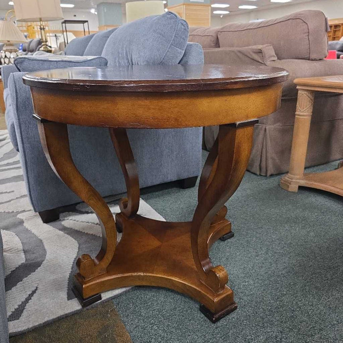 ROUND ACCENT TABLE TH