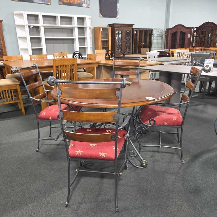 TABLE WITH 4 CHAIRS LSH