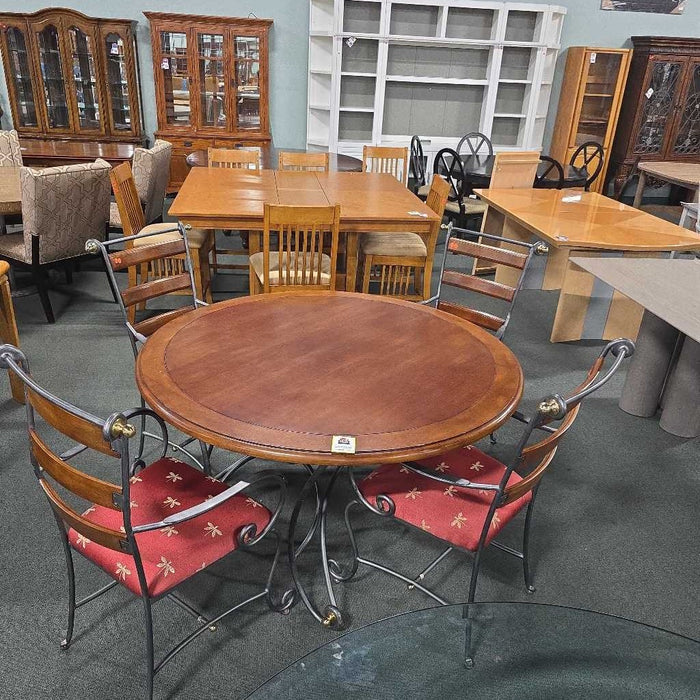 TABLE WITH 4 CHAIRS LSH