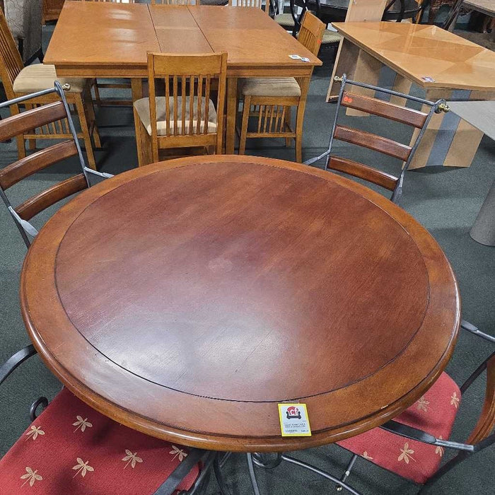 TABLE WITH 4 CHAIRS LSH