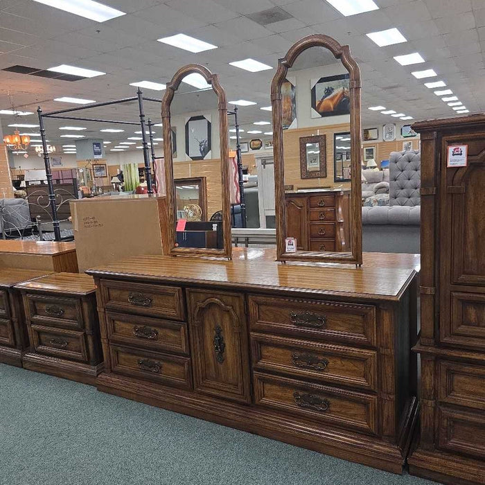 DRESSER WITH 2 MIRRORS BTK