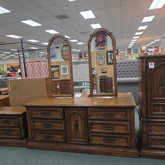 DRESSER WITH 2 MIRRORS BTK