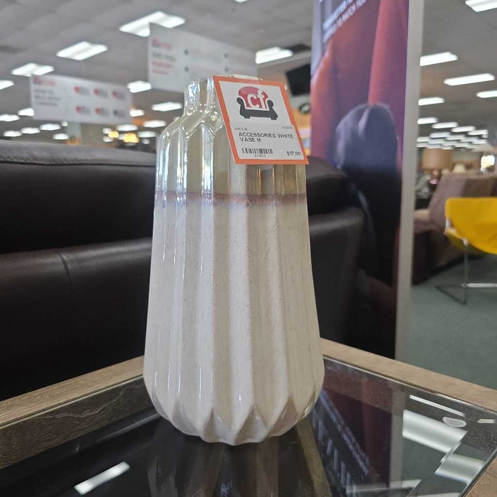 WHITE VASE M
