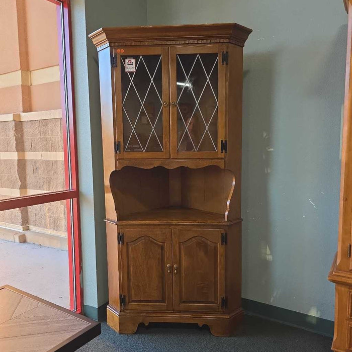 CORNER CURIO CABINET BTK