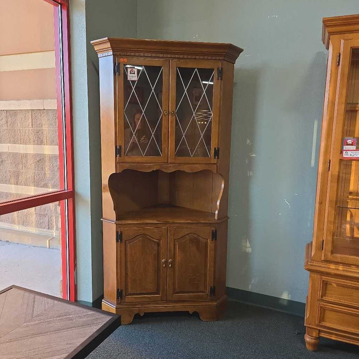 CORNER CURIO CABINET BTK