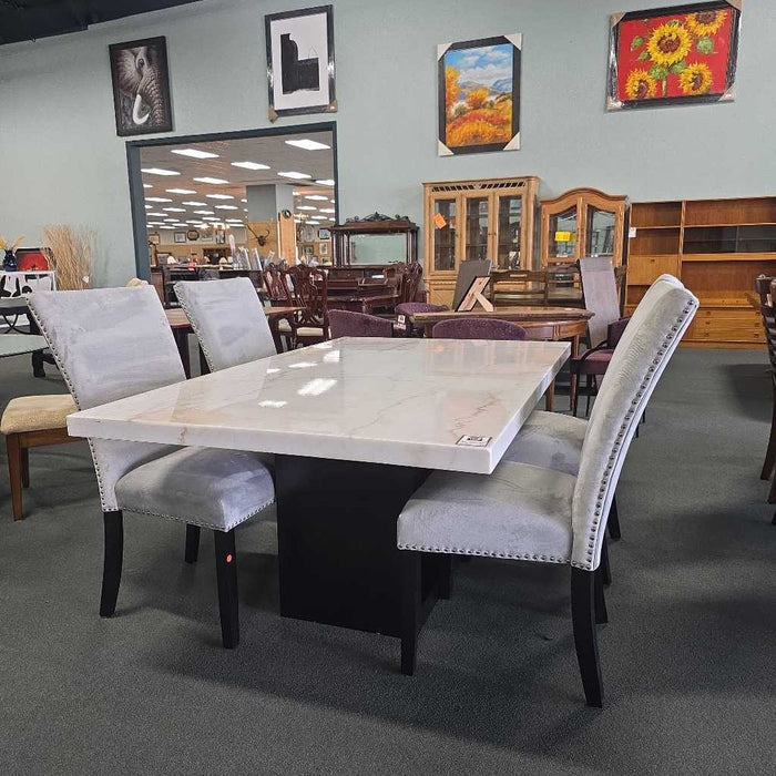 TABLE WITH 4 CHAIRS KLH