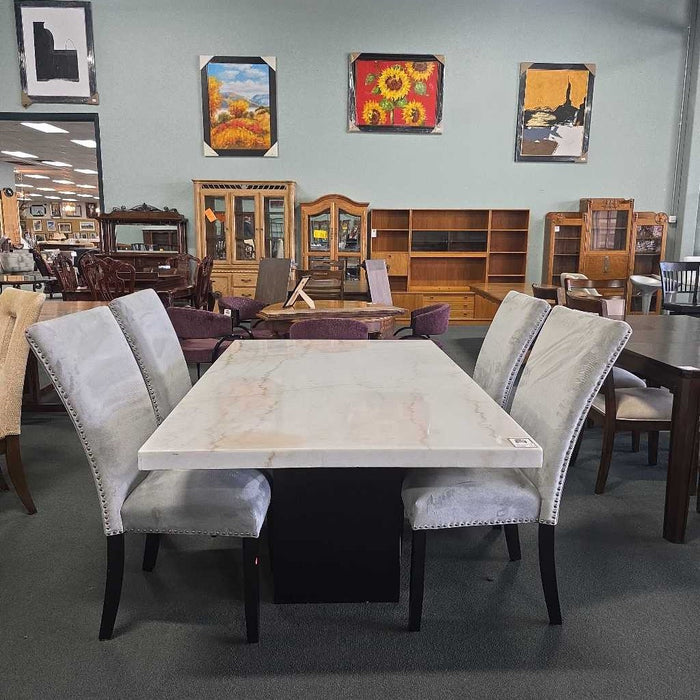 TABLE WITH 4 CHAIRS KLH