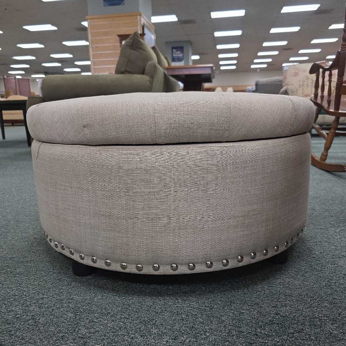 STORAGE OTTOMAN CREME SK