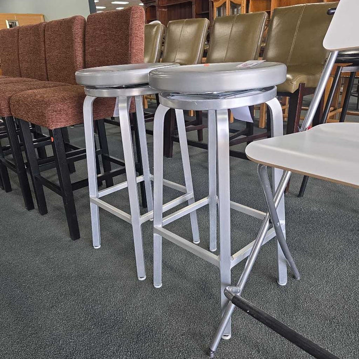SET OF 2 STOOLS BHC