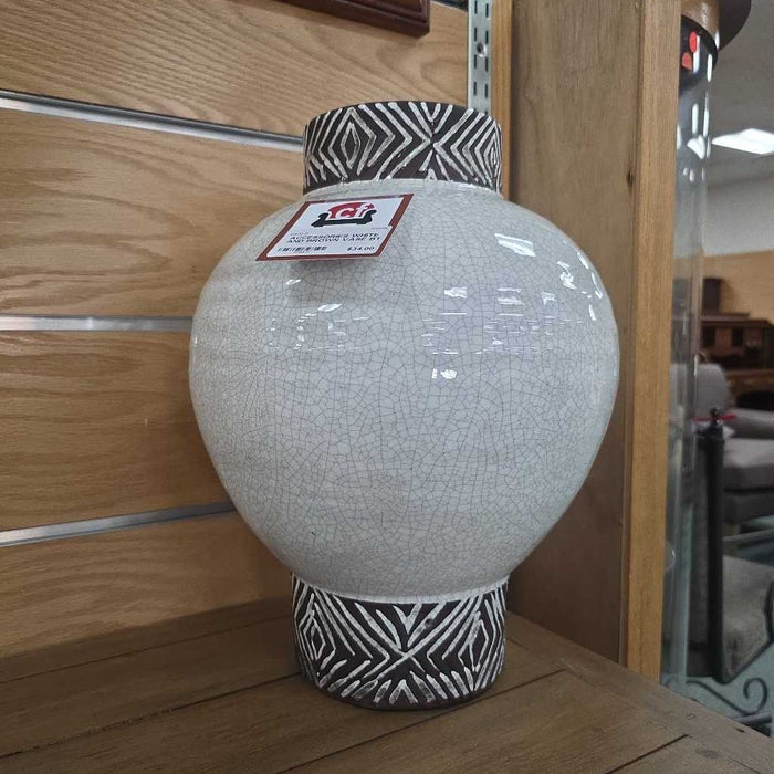WHITE AND BROWN VASE BT