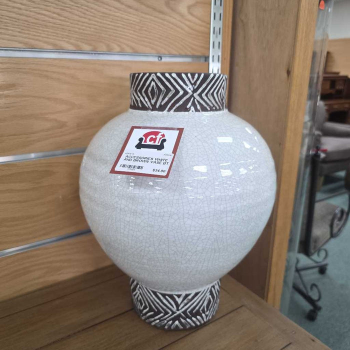 WHITE AND BROWN VASE BT