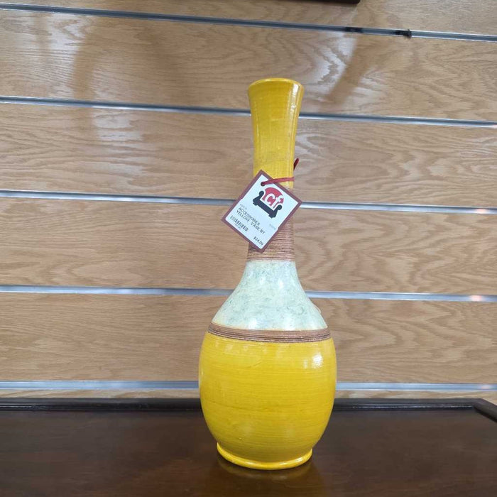 YELLOW VASE BT