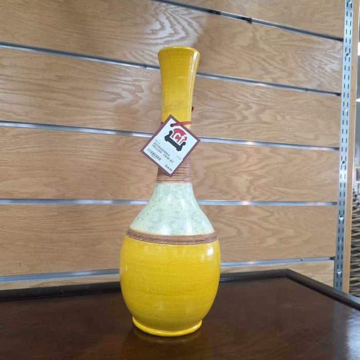 YELLOW VASE BT