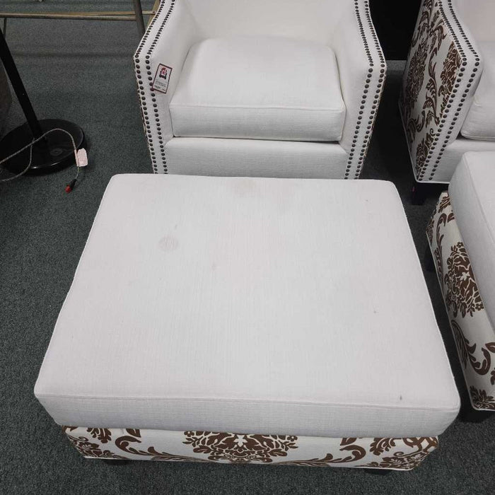 CHAIR WITH OTTOMAN BCA