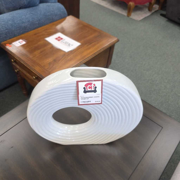 WHITE VASE BT