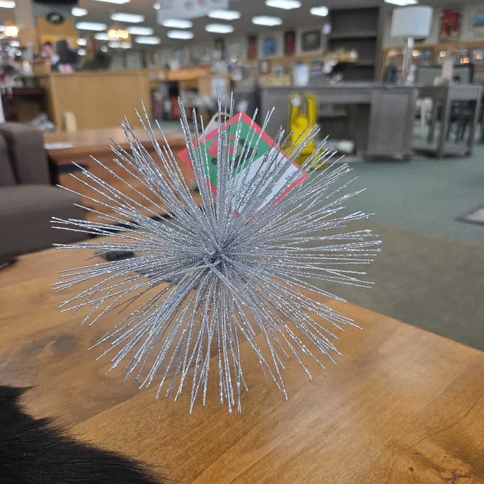 8" SILVER STAR BURST DECOR