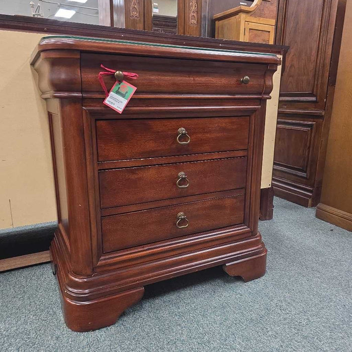 PULASKI NIGHTSTAND MI