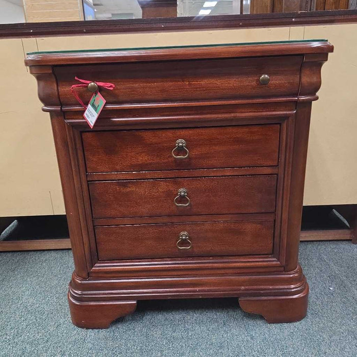 PULASKI NIGHTSTAND MI