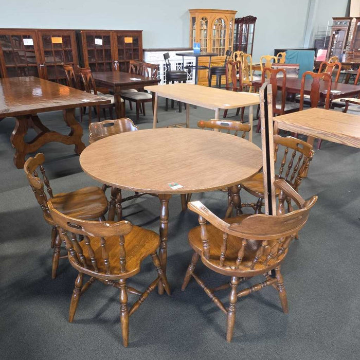 TABLE WITH 2 LEAVES AND 6 CHAIRS BTK