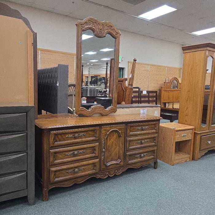 DREXEL HERITAGE DRESSER WITH MIRROR BST