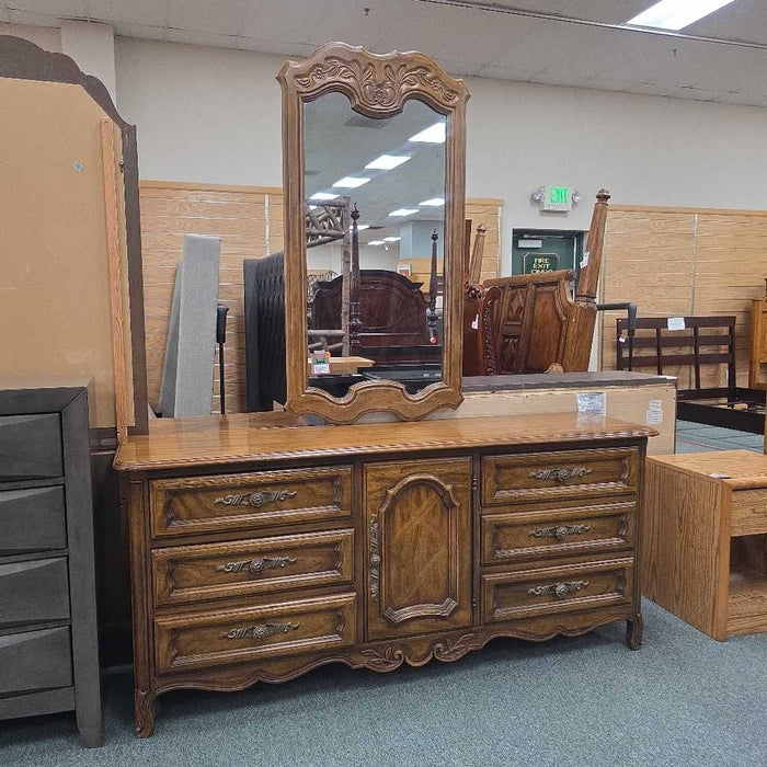 DREXEL HERITAGE DRESSER WITH MIRROR BST