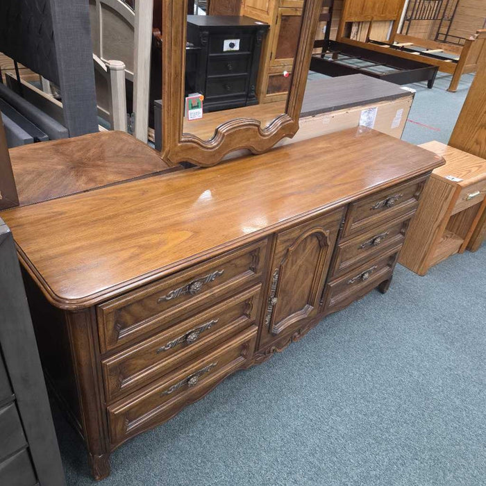 DREXEL HERITAGE DRESSER WITH MIRROR BST