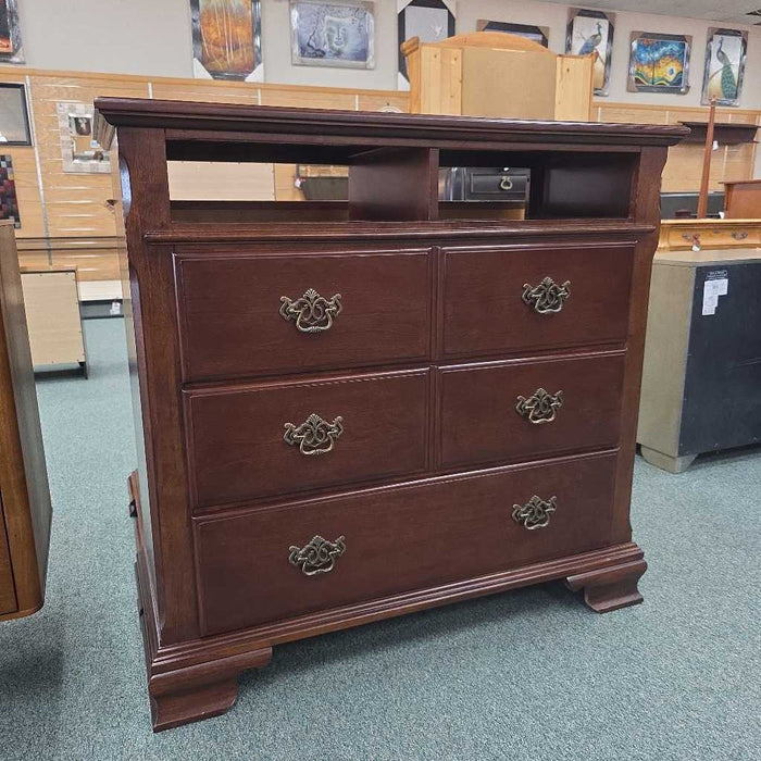 BROYHILL MEDIA CHEST BTK