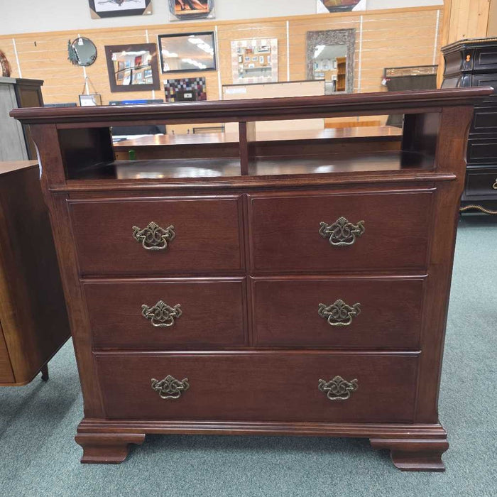 BROYHILL MEDIA CHEST BTK