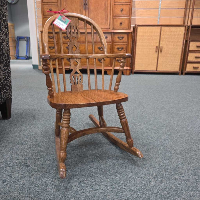 CHILDS ROCKING CHAIR BT