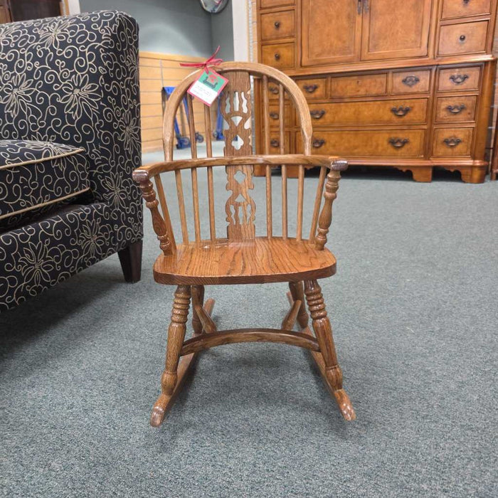 CHILDS ROCKING CHAIR BT